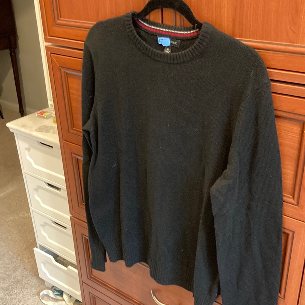 EUC banana republic mens sweater in Medium.